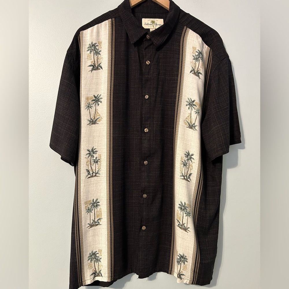 Men’s XL shirt.  P to P 27”. Easy care. Great shape
